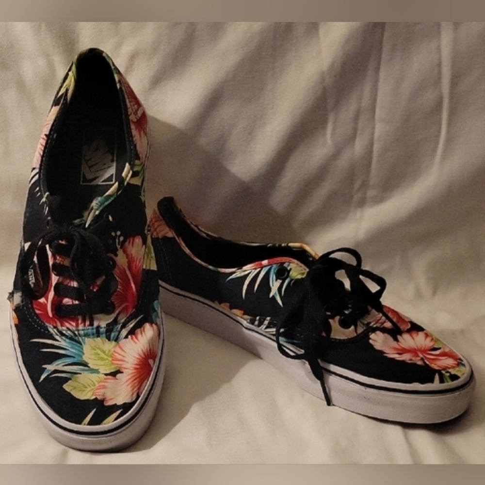 Mens 9, And Womens 10.5 Hawaiian Vans.